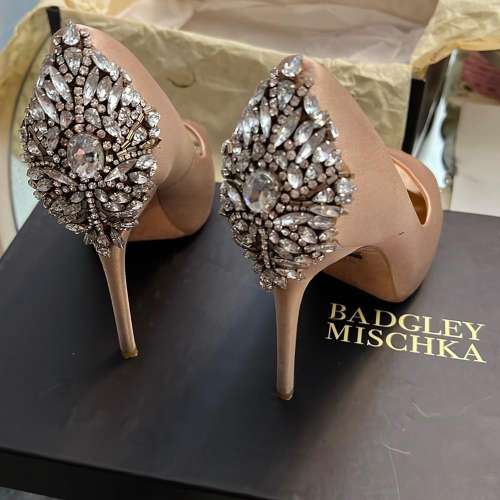 Badgley Mischka beige heels used